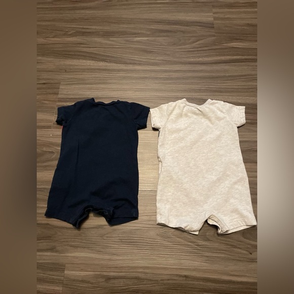 Nike Baby Short Sleeve Romper Duo in Black and Cream size 3M - Picture 2 of 7